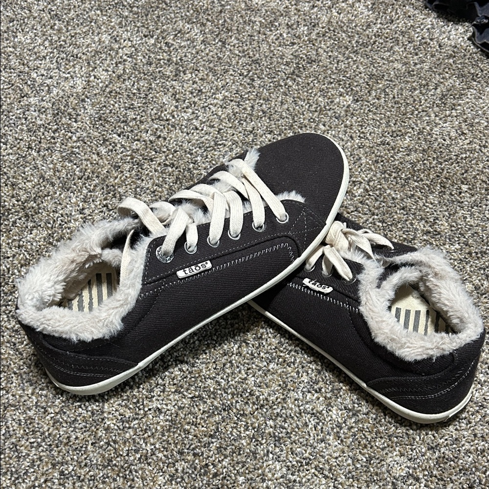 Taos Charcoal Sneakers with Plush fur Lining